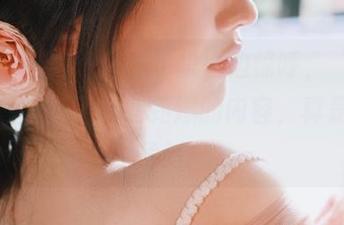 一边划手机一边惊呼，“17c吃瓜”发布了如此劲爆的内容，真是出乎意料！