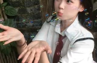 从早到晚一直黏在51cgapp上，仿佛旁观某个热闹的村庄！