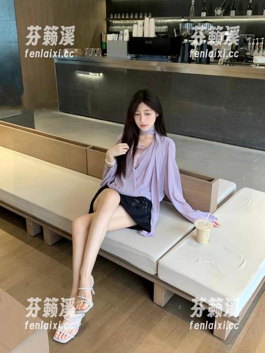 51吃瓜 嘻嘻,打开“www.51吃瓜”app,今天不止是吃瓜,还有想当狗仔的欲望呢!