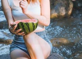 神奇的51在线吃瓜网app，越看越觉得，真会被撩得心痒痒。
