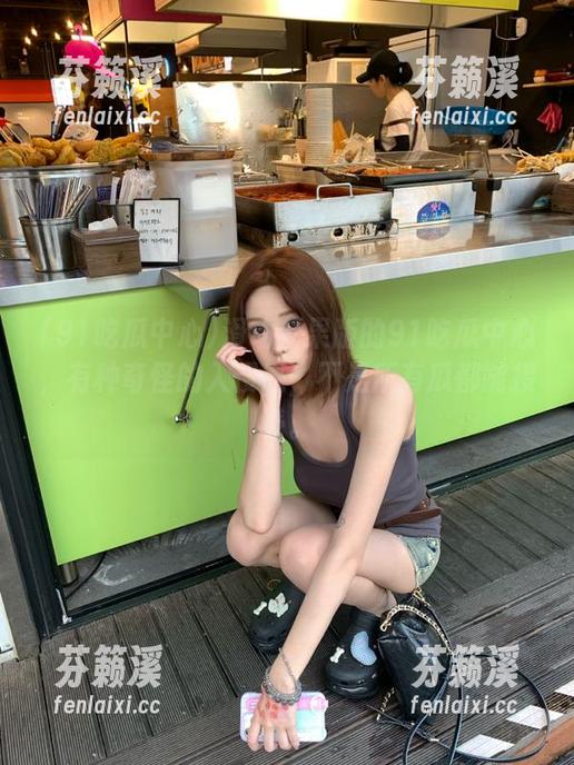 91吃瓜中心 滑动苹果版的91吃瓜中心,有种奇怪的入侵感,不是所有瓜都能接受。