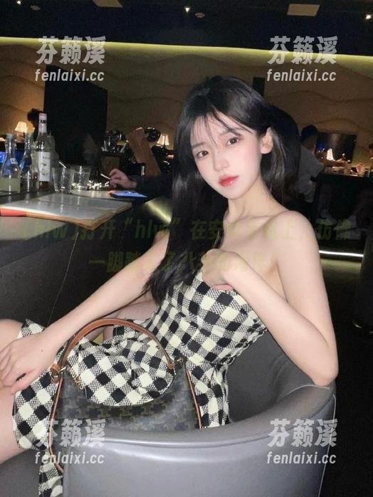 打开“hlw”在安卓手机上，仿佛一脚踏入了八卦的海洋！