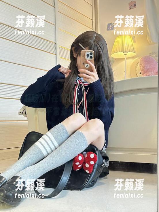 一起吃瓜 在17cg一起吃瓜,分享那些看似平常却又略显尴尬的瞬间