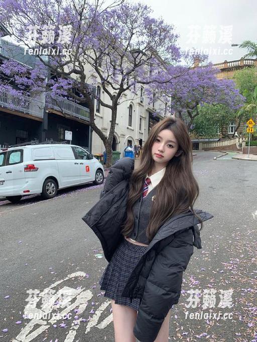 在线翻找黑料网的资源，心里暗自揣测，这又是哪个真假鸡汤旋转木马？